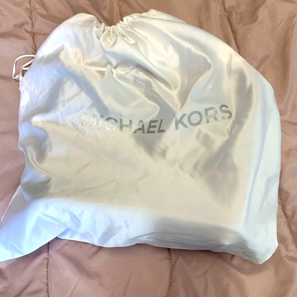 Large Tote from Michael Kors, one time use. Compare with new one price.